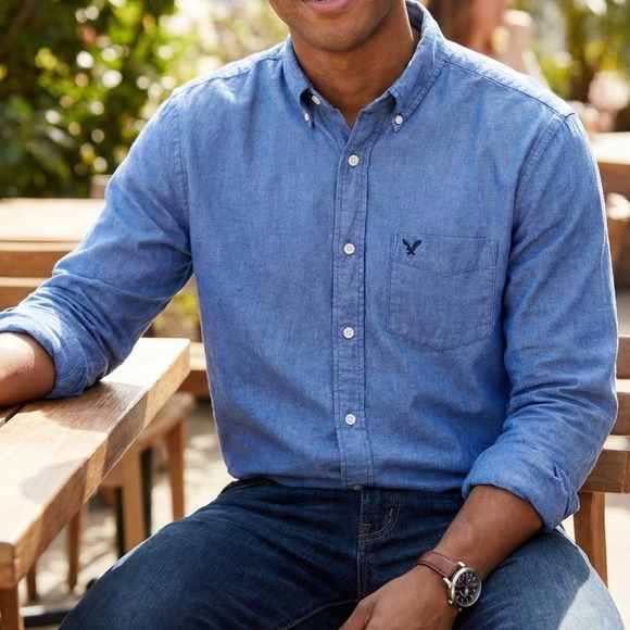 American Eagle Outfitters Other - American Eagle Mens Chambray Button Down Shirt Size M Blue Long Sleeve Classic